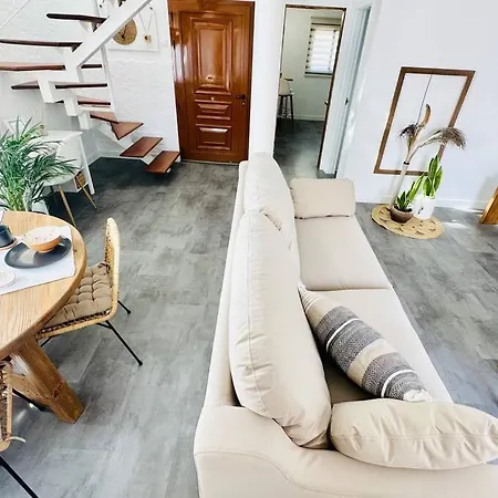 Villa Aguaribay By Lovely